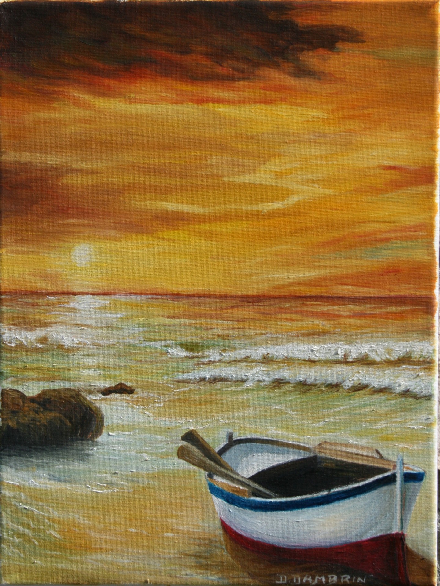 Barque sur plage au coucher du soleil